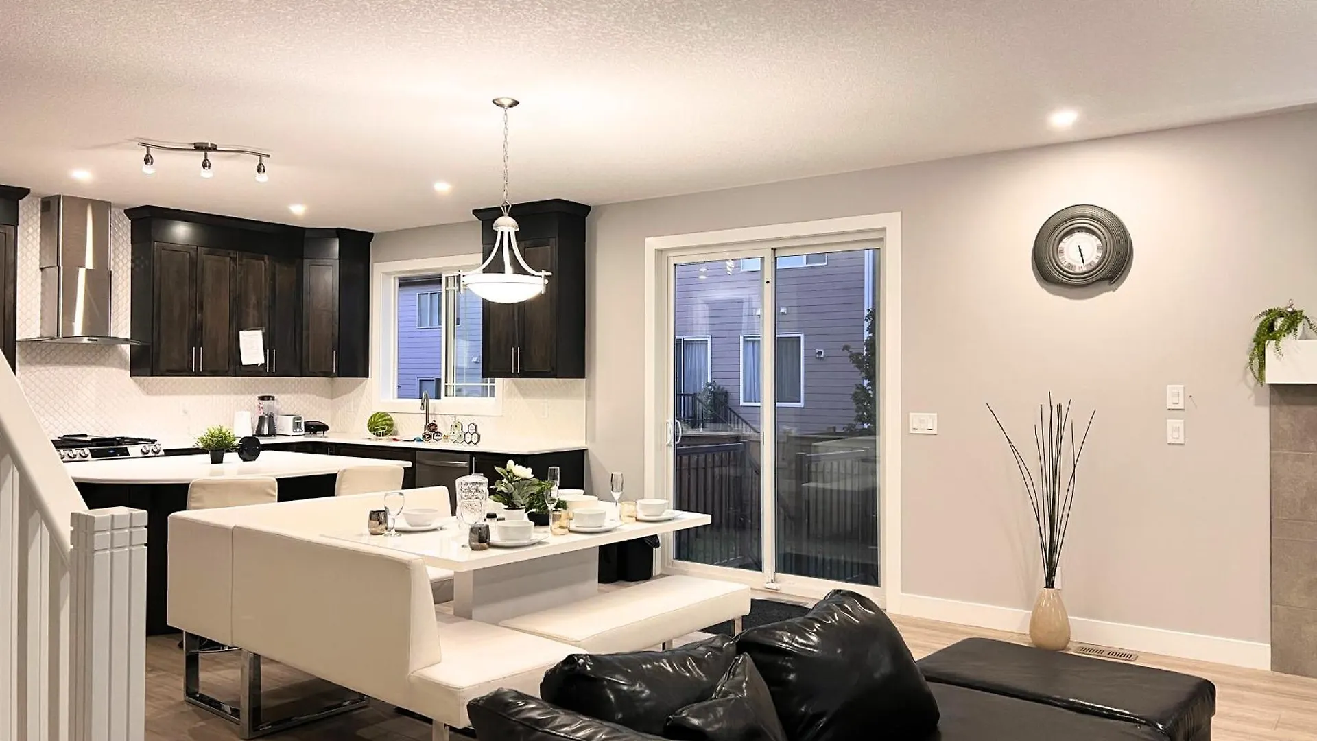 Flowealth Property Luxury Villa Near Lake Netflix Tv Wifi Calgary